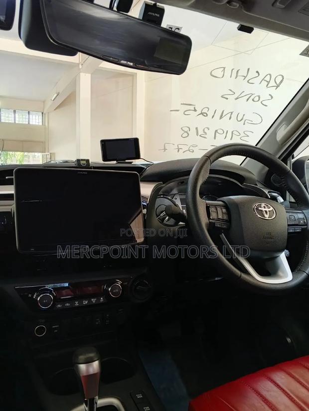 Toyota Hilux 2020 Black
