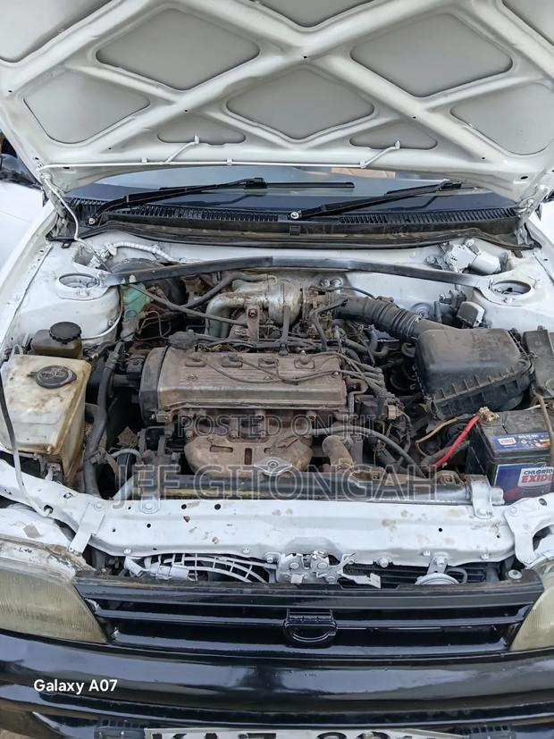 Toyota Corolla 2000 White
