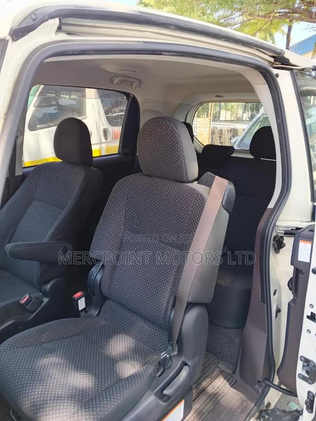 Toyota Porte 2019 Off white