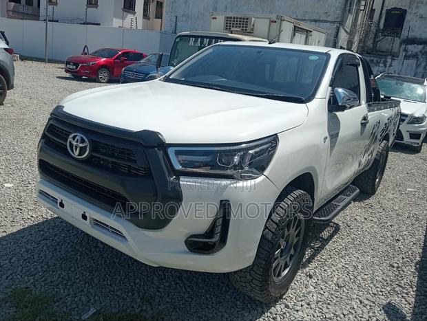 Toyota Hilux 2020 White