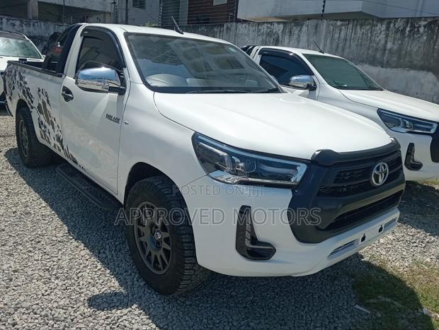 Toyota Hilux 2020 White