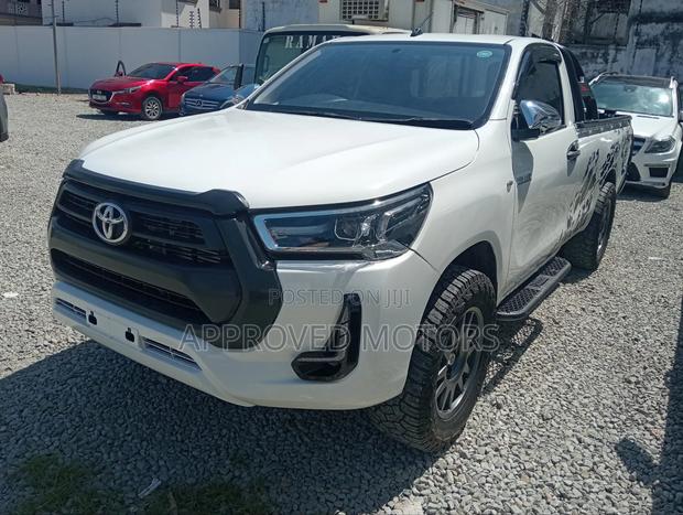 Toyota Hilux 2020 White