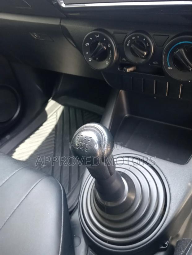 Toyota Hilux 2020 White
