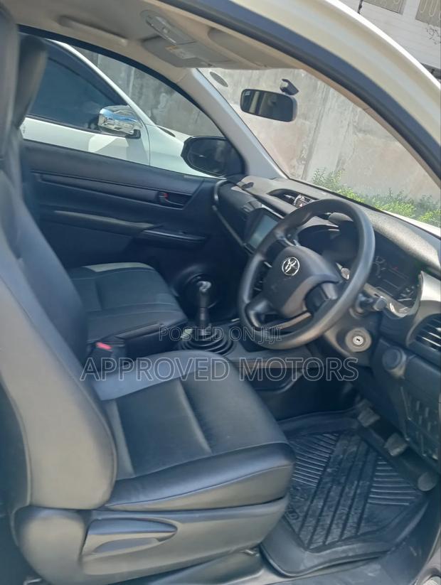 Toyota Hilux 2020 White