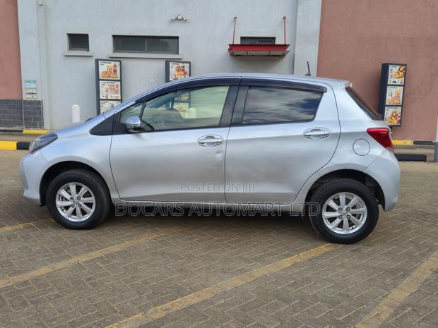 Toyota Vitz 1.3 FWD 5dr 2015 Silver