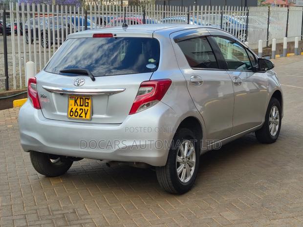Toyota Vitz 1.3 FWD 5dr 2015 Silver