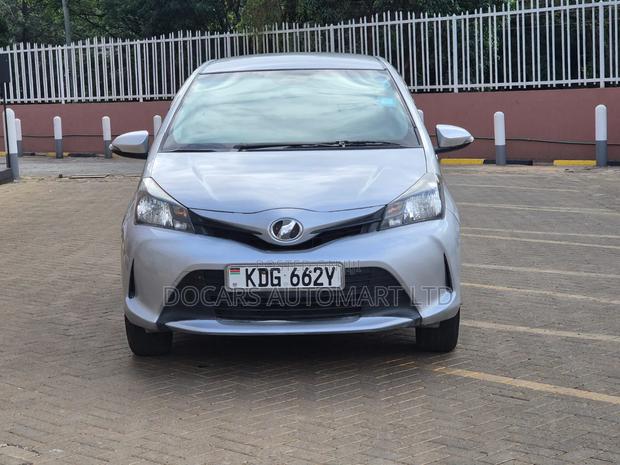 Toyota Vitz 1.3 FWD 5dr 2015 Silver