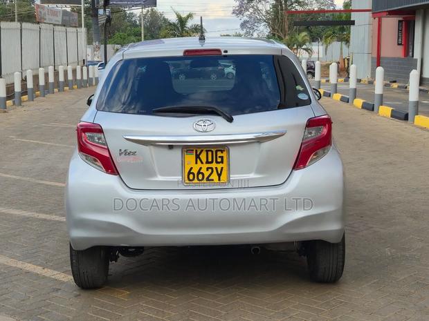 Toyota Vitz 1.3 FWD 5dr 2015 Silver