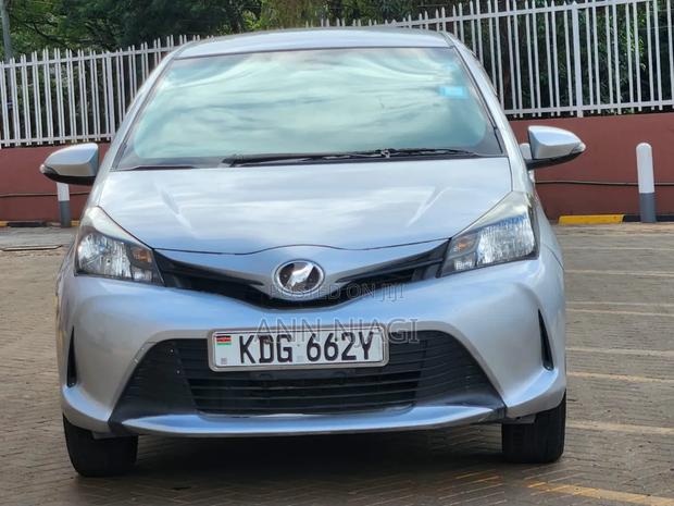 Toyota Vitz 2015 Silver