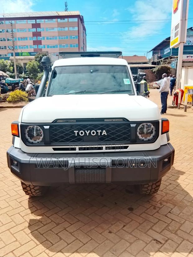 Toyota Land Cruiser 2006 White