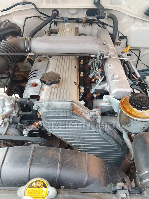 Toyota Land Cruiser 2006 White