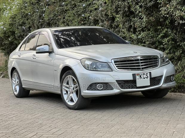 Mercedes-Benz C200 2011 Silver