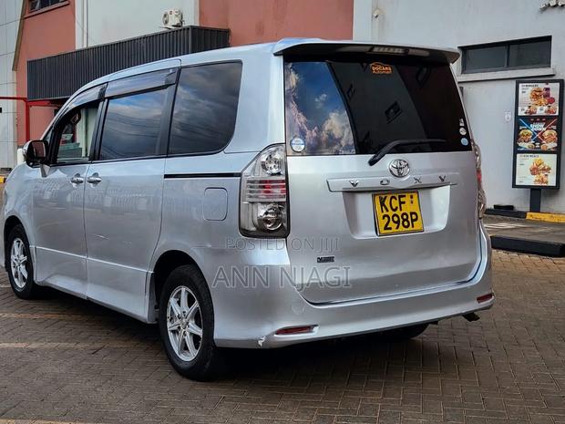 Toyota Voxy 2008 Silver
