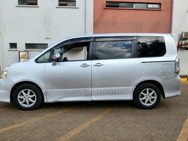 Toyota Voxy 2008 Silver