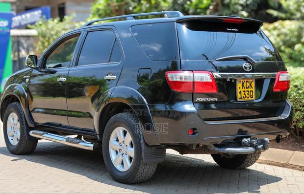 Toyota Fortuner 2010 Black