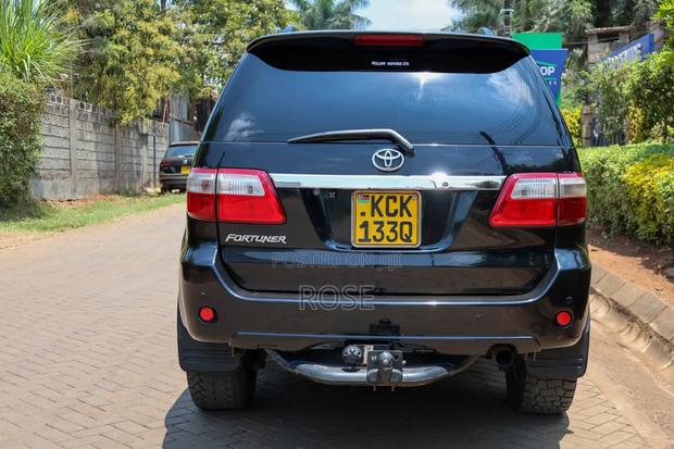 Toyota Fortuner 2010 Black