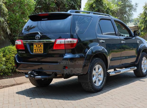 Toyota Fortuner 2010 Black