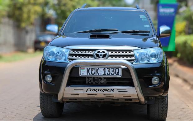 Toyota Fortuner 2010 Black