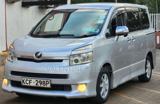 Toyota Voxy 2008 Silver