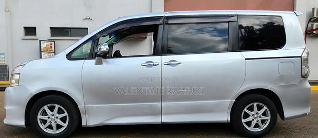 Toyota Voxy 2008 Silver