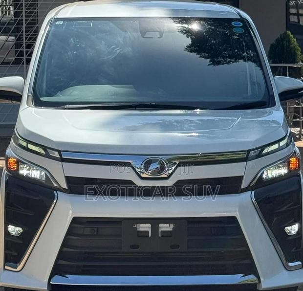 Toyota Voxy X 2WD 8-Seater 2019 Pearl