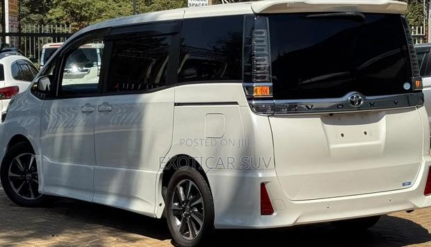 Toyota Voxy X 2WD 8-Seater 2019 Pearl