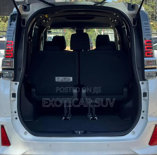 Toyota Voxy X 2WD 8-Seater 2019 Pearl