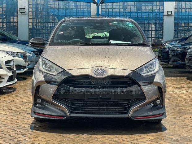 Toyota Yaris 2021 Gray