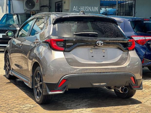 Toyota Yaris 2021 Gray