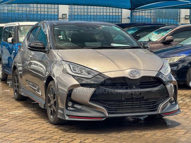 Toyota Yaris 2021 Gray