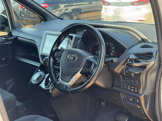 Toyota Voxy ZS 2WD 8-Seater 2019 White