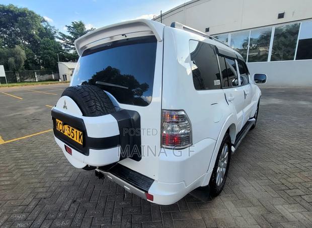 Mitsubishi Pajero 3.2 Di-Dc GLS 2011 White