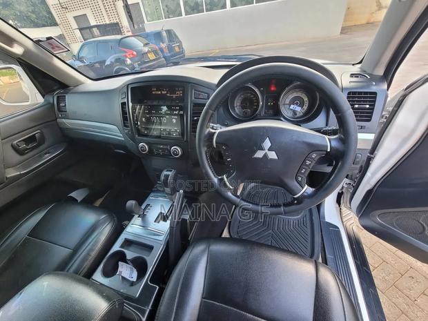 Mitsubishi Pajero 3.2 Di-Dc GLS 2011 White