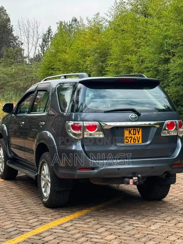 Toyota Fortuner 2013 Blue