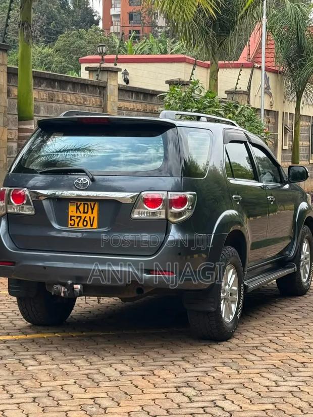 Toyota Fortuner 2013 Blue