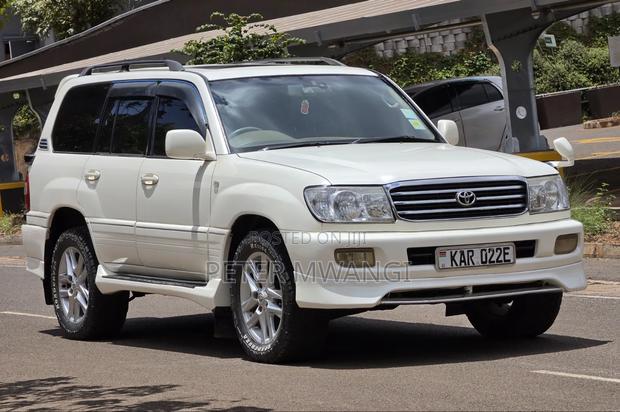 Toyota Land Cruiser 1999 White