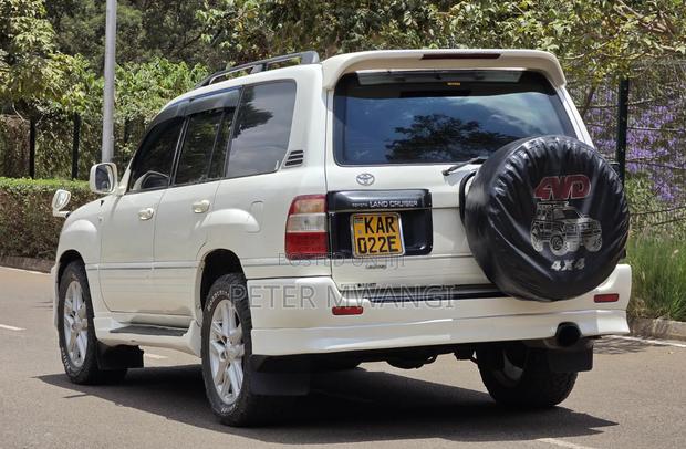 Toyota Land Cruiser 1999 White
