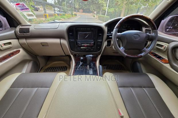 Toyota Land Cruiser 1999 White
