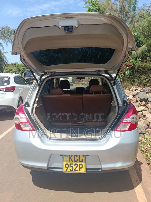 Nissan Tiida 2010 Silver