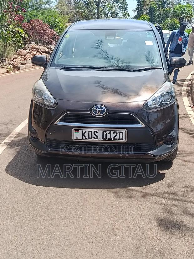 Toyota Sienta 2018 Burgundy