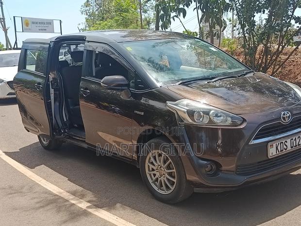 Toyota Sienta 2018 Burgundy