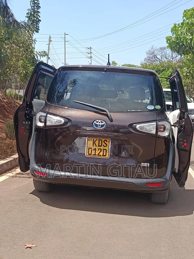 Toyota Sienta 2018 Burgundy
