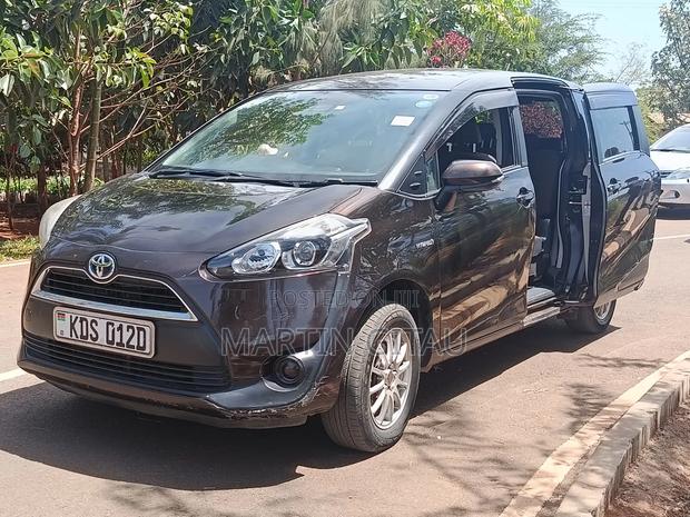 Toyota Sienta 2018 Burgundy