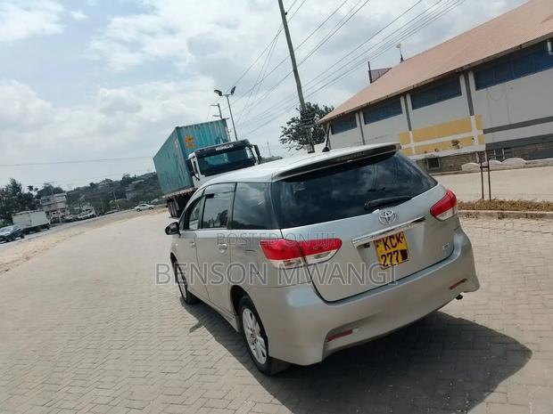 Toyota Wish 2010 Silver