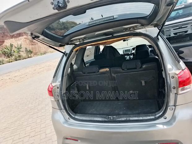 Toyota Wish 2010 Silver