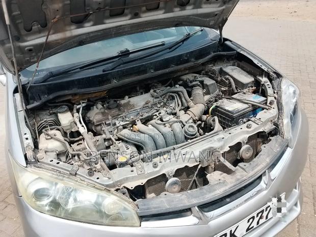 Toyota Wish 2010 Silver