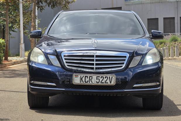 Mercedes-Benz E200 2012 Blue