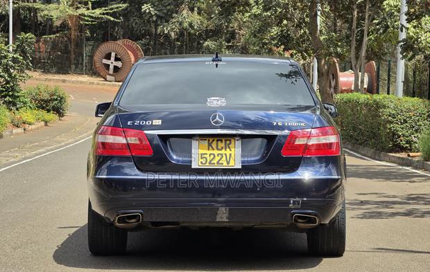 Mercedes-Benz E200 2012 Blue