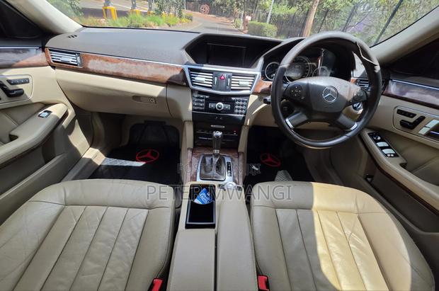 Mercedes-Benz E200 2012 Blue