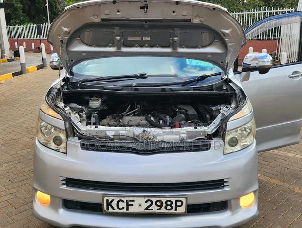 Toyota Voxy 2008 Silver